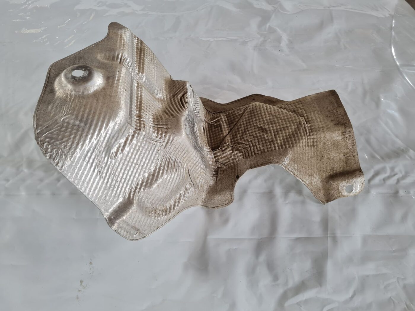 Izpūtēja sistēmas karstuma aizsargs priekš VW CRAFTER 2018