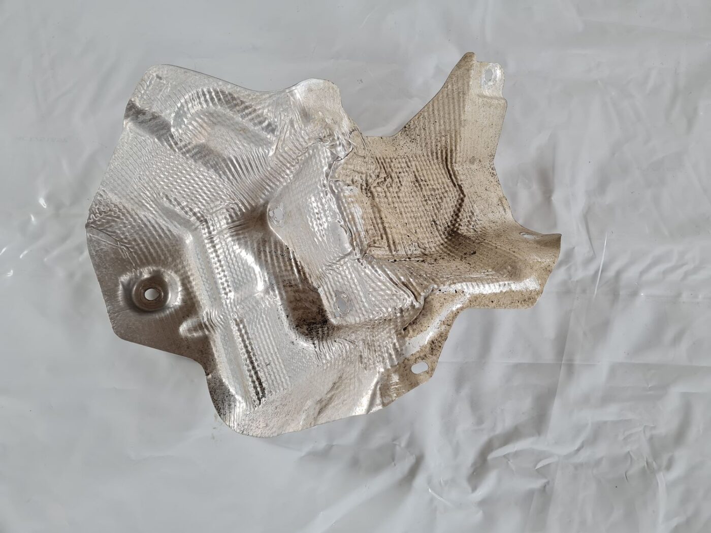 Izpūtēja sistēmas karstuma aizsargs priekš VW CRAFTER 2018