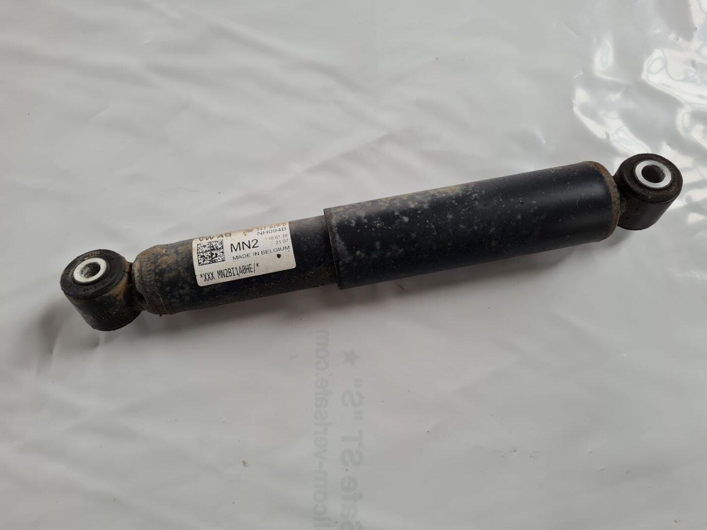 Aizmugurējais amortizators priekš VW CRAFTER 2018 2 Aizmugurējais amortizators priekš VW CRAFTER 2018