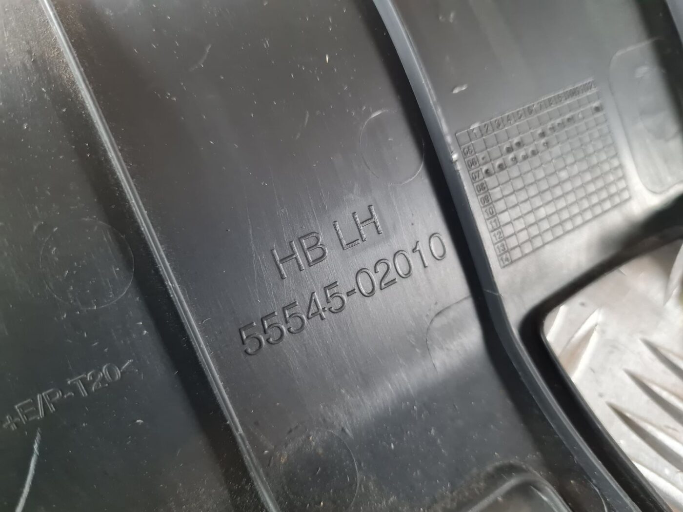 Gaismas slēdža apdare (uz paneļa) priekš TOYOTA AURIS 2007 3 Gaismas slēdža apdare (uz paneļa) priekš TOYOTA AURIS 2007