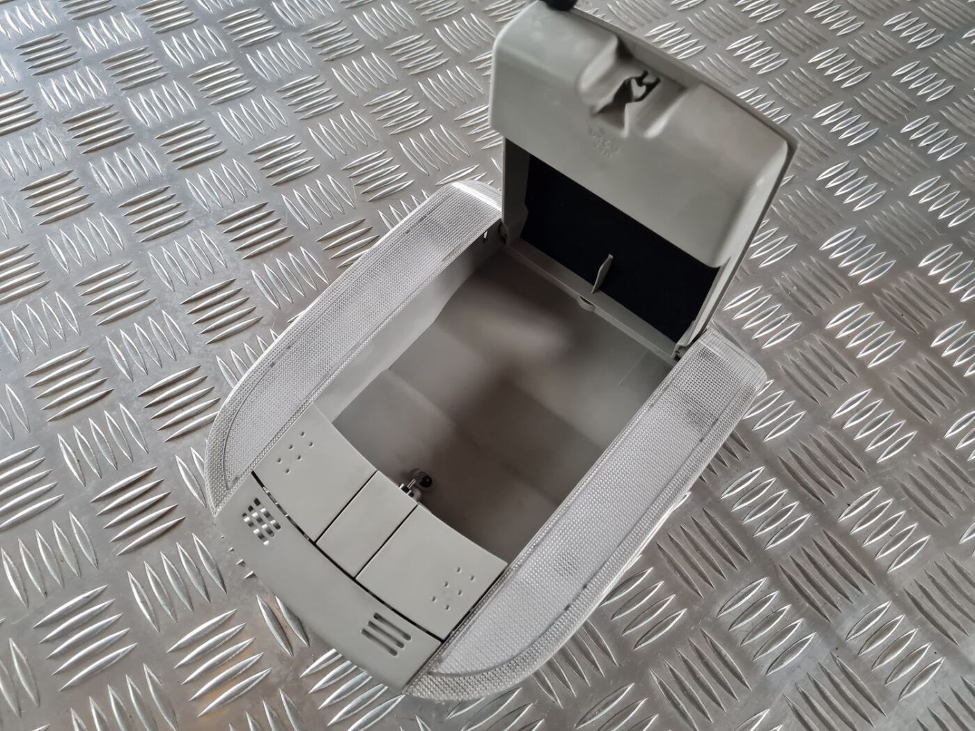 Salona apgaismojuma panelis priekš TOYOTA AURIS 2007 3 Salona apgaismojuma panelis priekš TOYOTA AURIS 2007