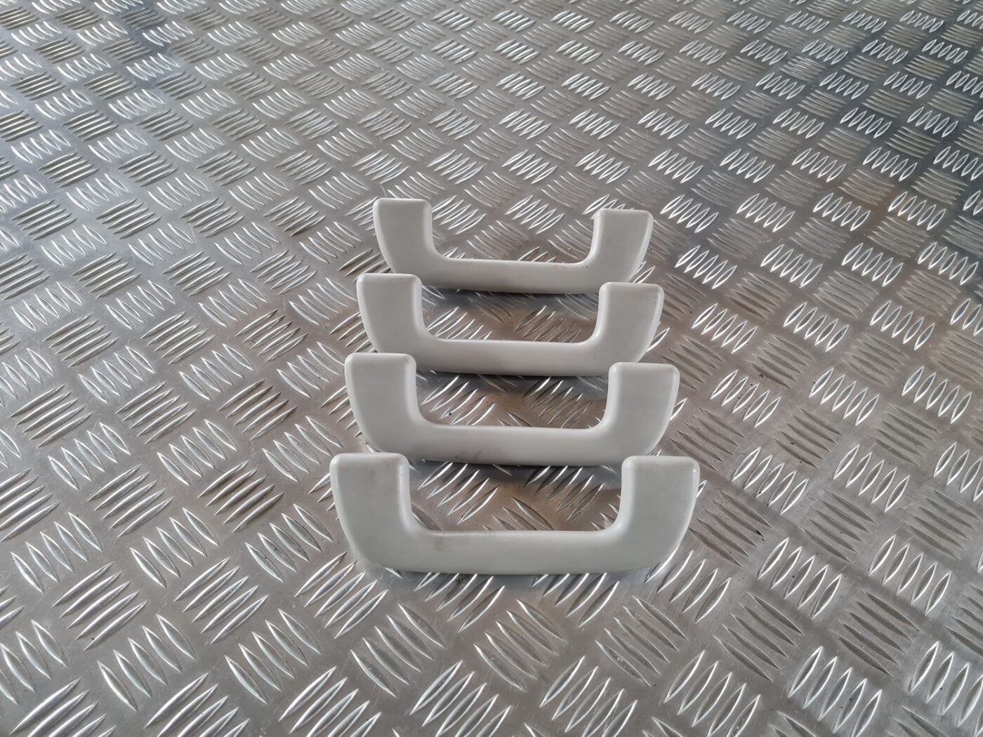 Salona rokturis griestos priekš TOYOTA AURIS 2007