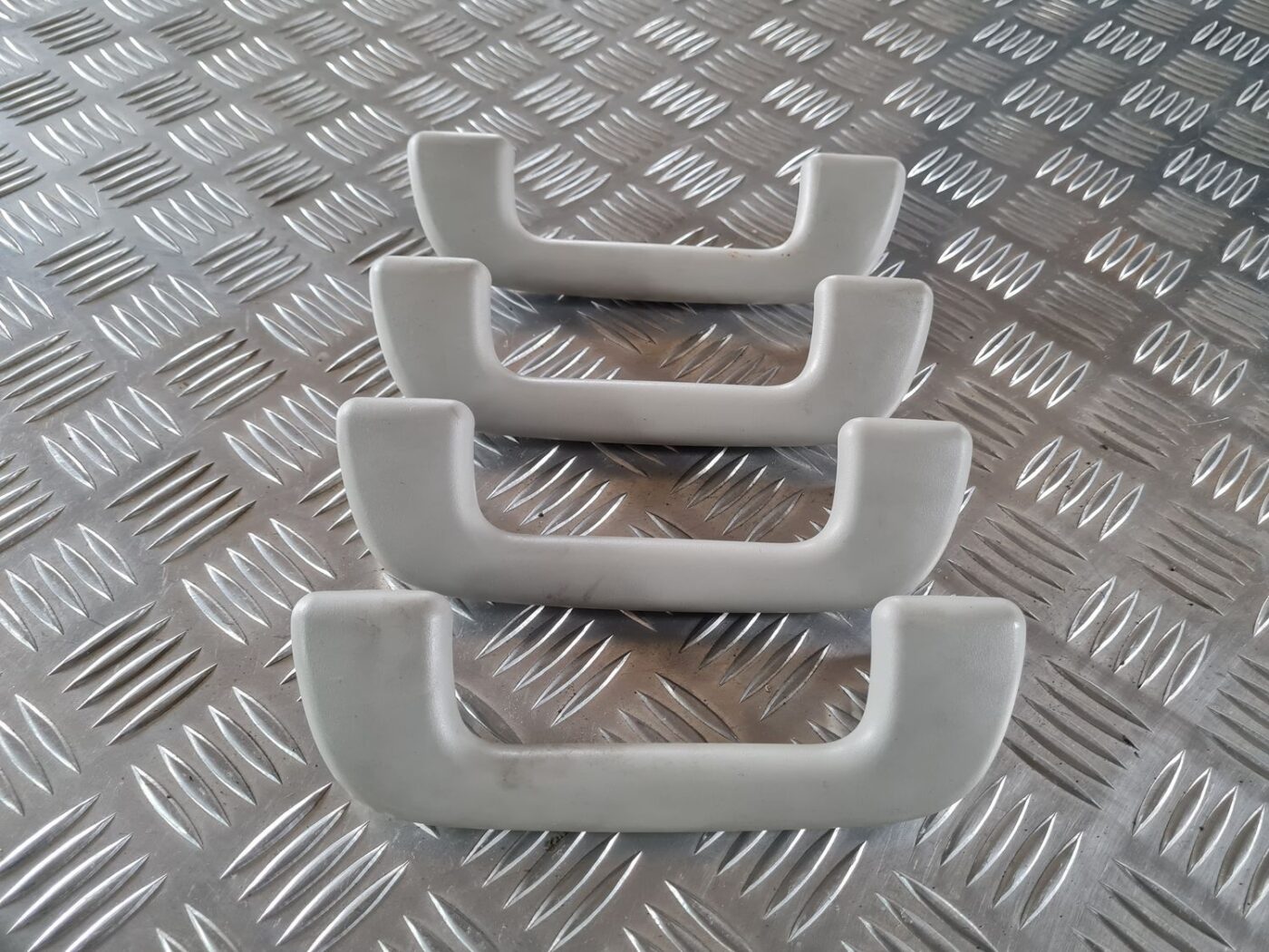 Salona rokturis griestos priekš TOYOTA AURIS 2007