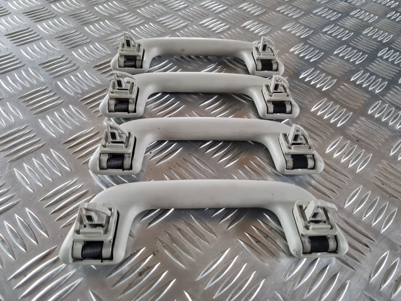 Salona rokturis griestos priekš TOYOTA AURIS 2007