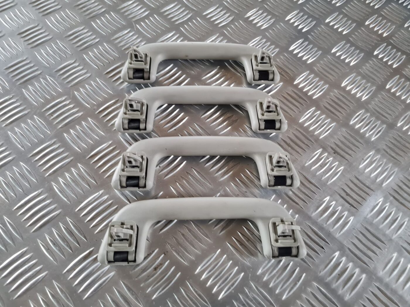 Salona rokturis griestos priekš TOYOTA AURIS 2007