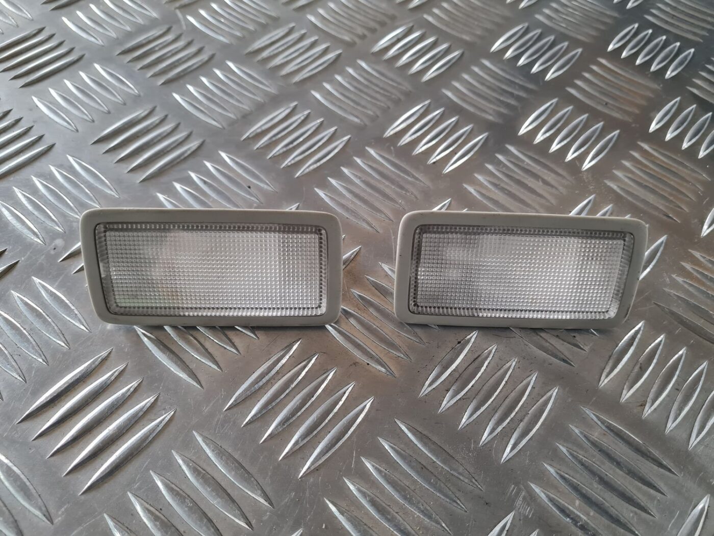 Apgaismojums bagažnieka nodalījuma priekš TOYOTA AURIS 2007 2 Apgaismojums bagažnieka nodalījuma priekš TOYOTA AURIS 2007