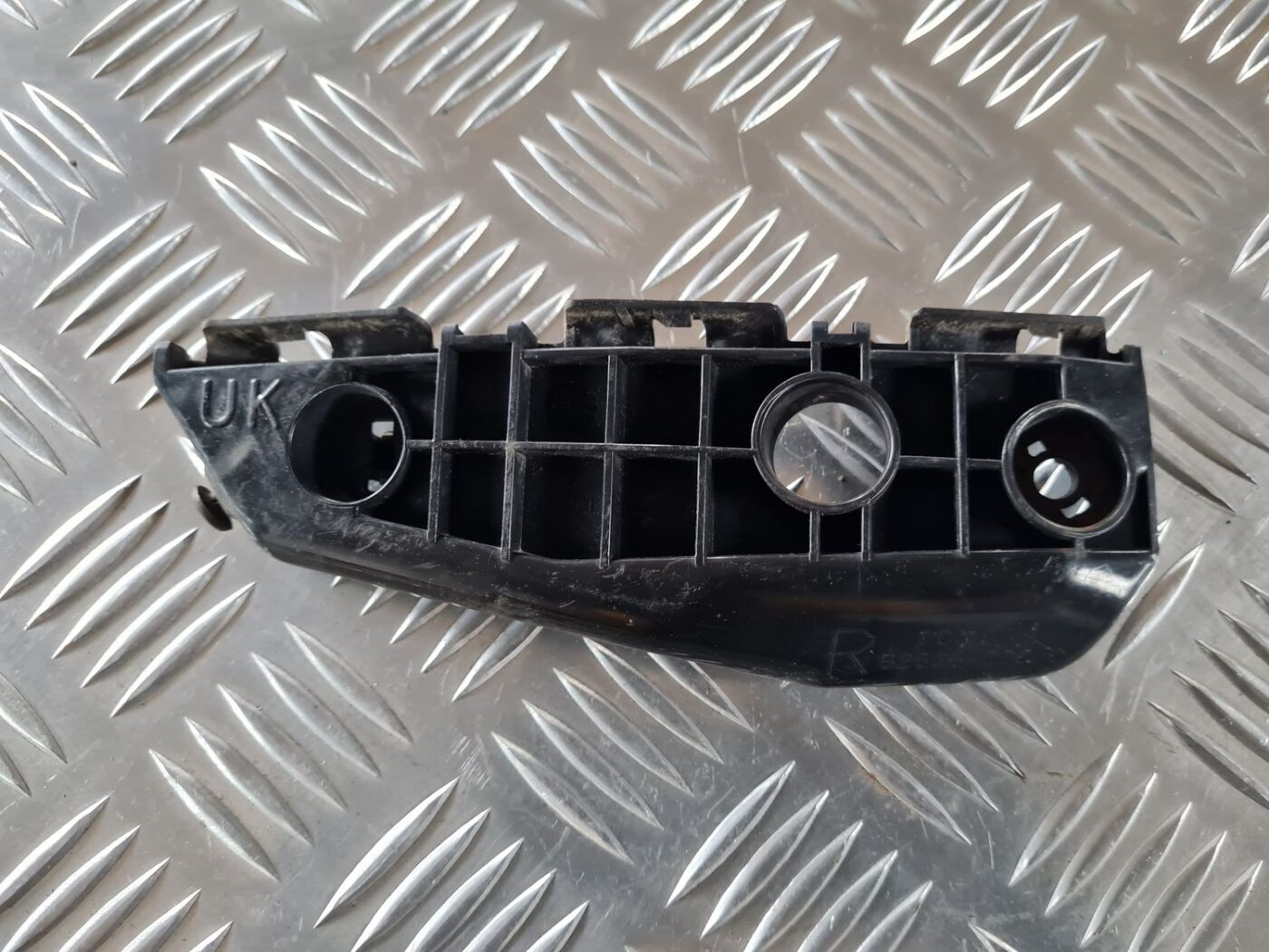 Priekšēja bufera kronšteins priekš TOYOTA AURIS 2007 2 Priekšēja bufera kronšteins priekš TOYOTA AURIS 2007