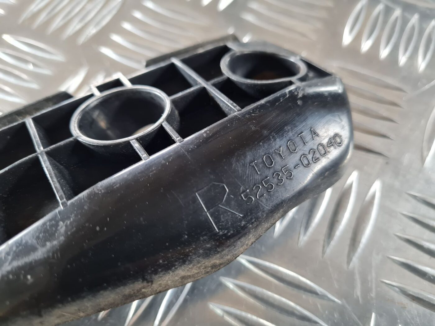 Priekšēja bufera kronšteins priekš TOYOTA AURIS 2007 4 Priekšēja bufera kronšteins priekš TOYOTA AURIS 2007