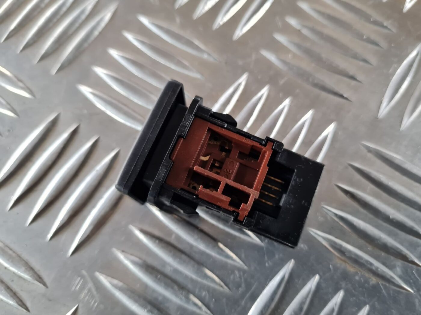 ESP poga priekš TOYOTA AURIS 2007 5 ESP poga priekš TOYOTA AURIS 2007