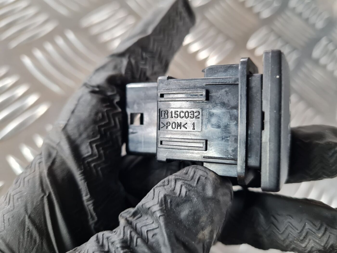 ESP poga priekš TOYOTA AURIS 2007 4 ESP poga priekš TOYOTA AURIS 2007