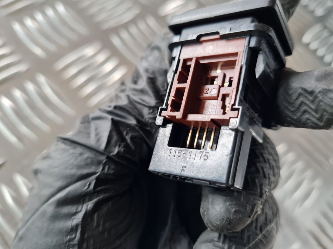 ESP poga priekš TOYOTA AURIS 2007 3 ESP poga priekš TOYOTA AURIS 2007