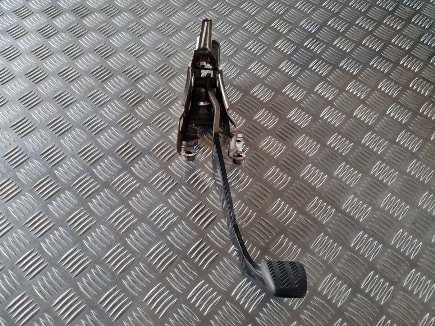 Bremžu pedālis priekš TOYOTA AURIS 2007 3 Bremžu pedālis priekš TOYOTA AURIS 2007