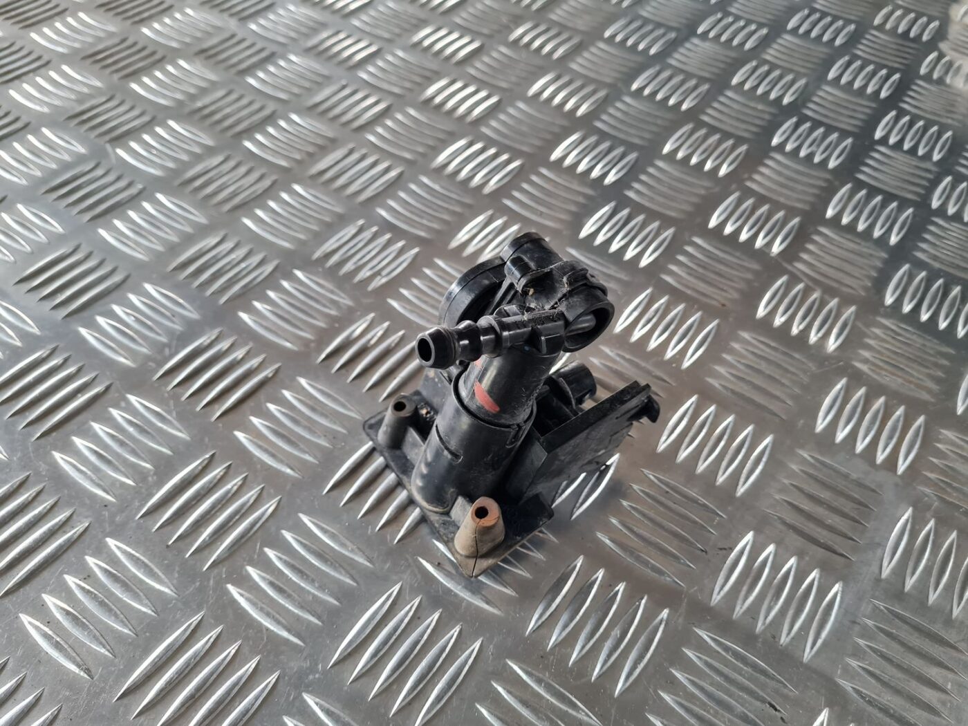 Lukturu mazgātāja sprausla priekš TOYOTA AURIS 2007 1 Lukturu mazgātāja sprausla priekš TOYOTA AURIS 2007