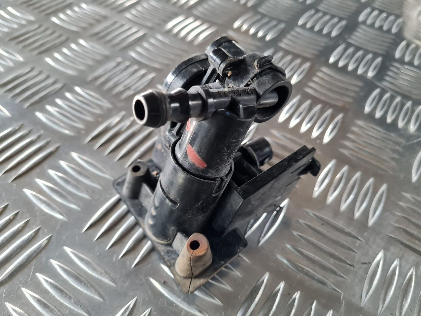 Lukturu mazgātāja sprausla priekš TOYOTA AURIS 2007 2 Lukturu mazgātāja sprausla priekš TOYOTA AURIS 2007