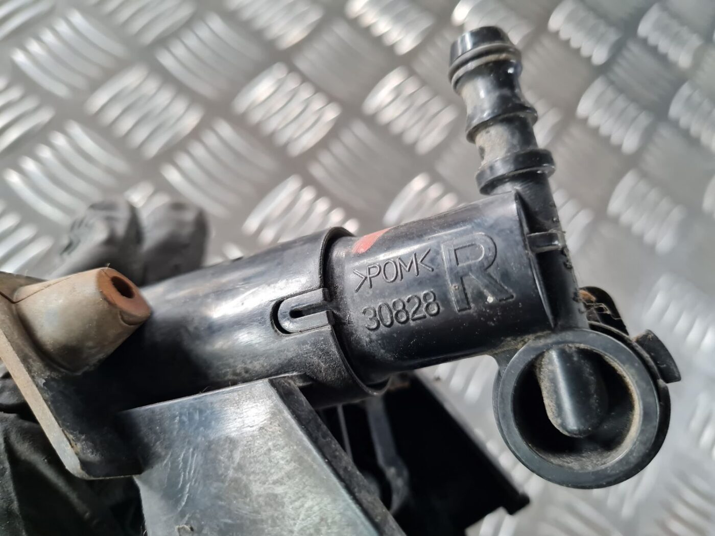 Lukturu mazgātāja sprausla priekš TOYOTA AURIS 2007 3 Lukturu mazgātāja sprausla priekš TOYOTA AURIS 2007