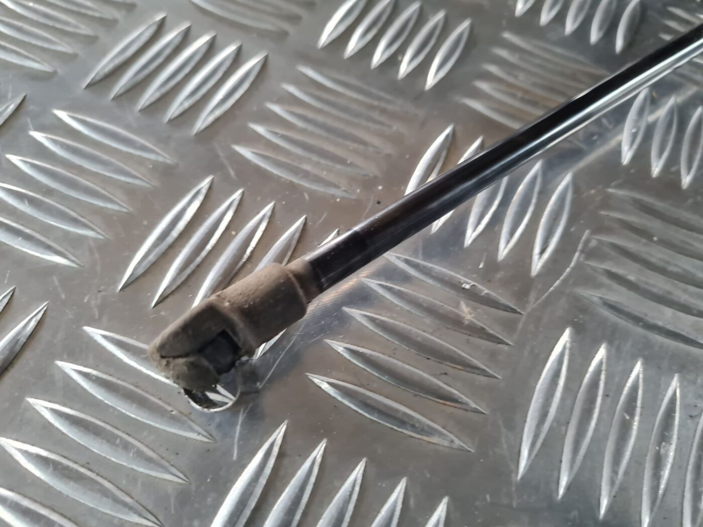 Bagažnieka vāka amortizators priekš TOYOTA AURIS 2007