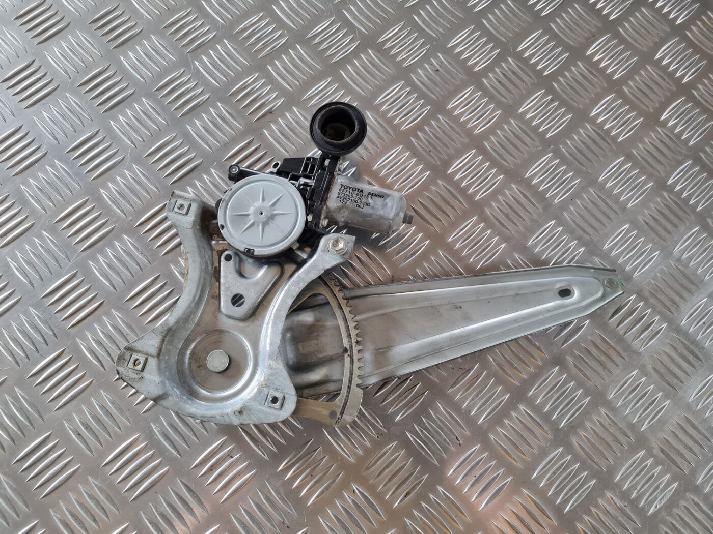 Stikla pacelšanas mehānisms aizmugurējais kreisais priekš TOYOTA AURIS 2007