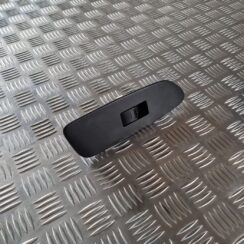 Pasažiera durvju slēdža pogas priekš TOYOTA AURIS 2007