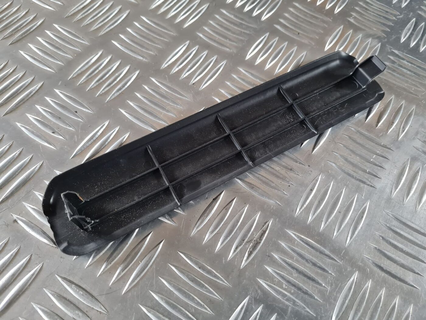 Salona plastmasa priekš TOYOTA AURIS 2007