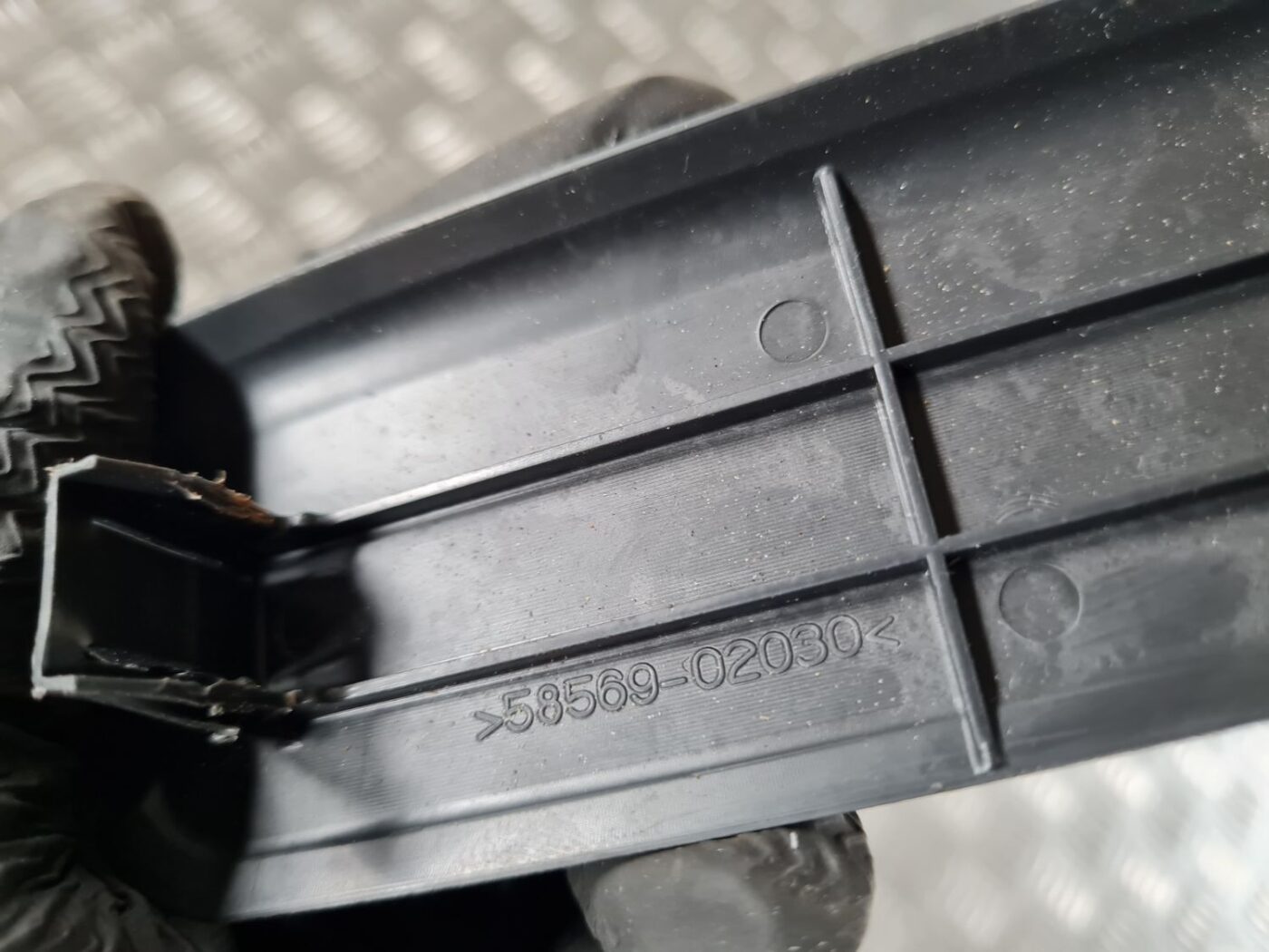 Salona plastmasa priekš TOYOTA AURIS 2007