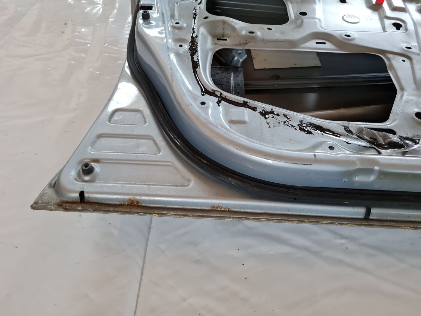 Priekšējās kreisās durvis priekš TOYOTA AURIS 2007