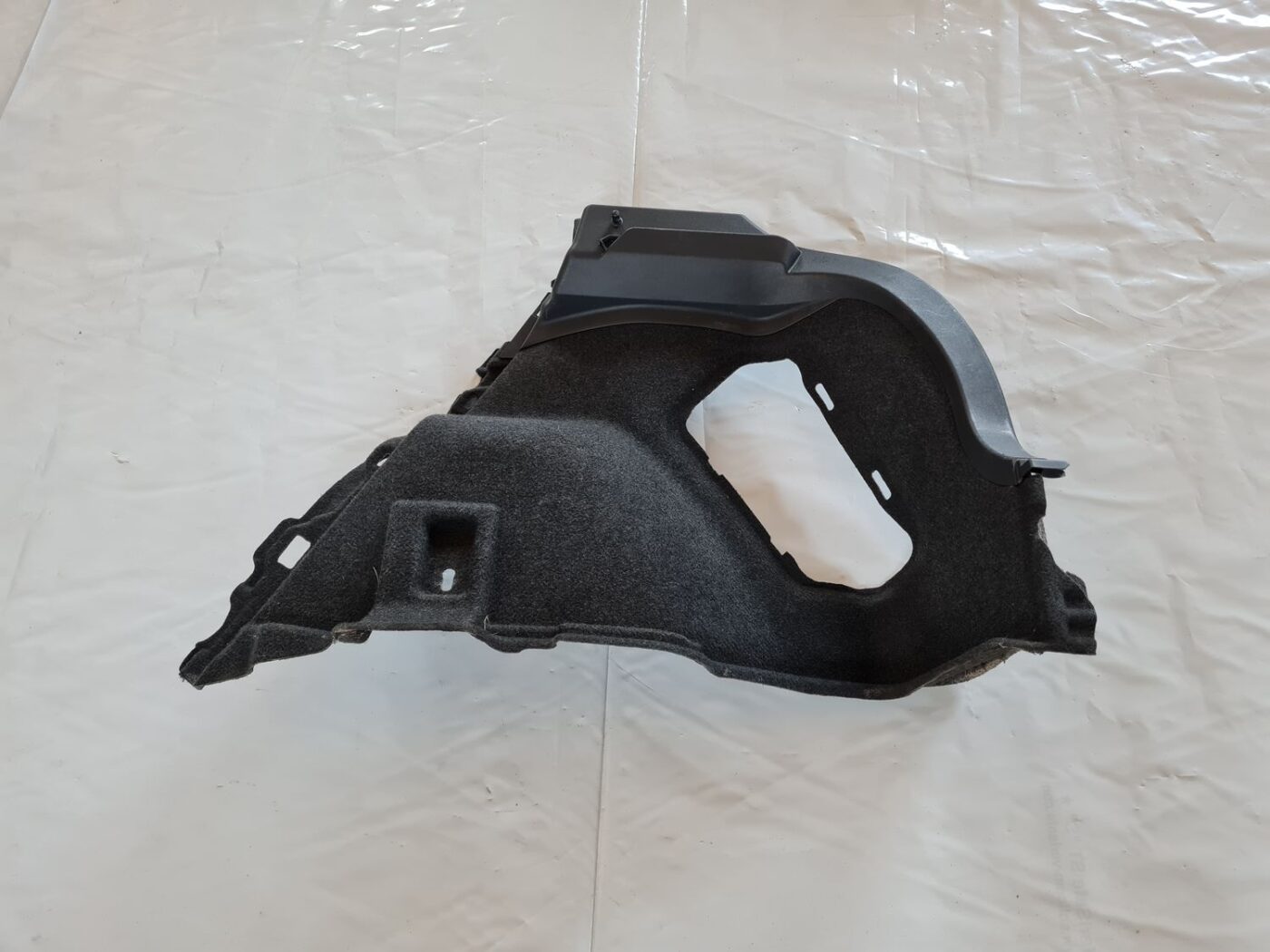 Bagāžnieka nodalījuma sānu apdare priekš TOYOTA AURIS 2007 1 Bagāžnieka nodalījuma sānu apdare priekš TOYOTA AURIS 2007