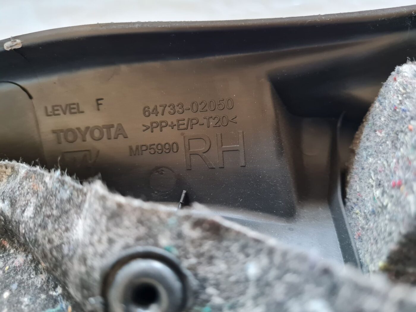 Bagāžnieka nodalījuma sānu apdare priekš TOYOTA AURIS 2007 3 Bagāžnieka nodalījuma sānu apdare priekš TOYOTA AURIS 2007