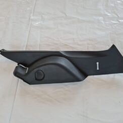 Bagāžnieka nodalījuma sānu apdare priekš TOYOTA AURIS 2007