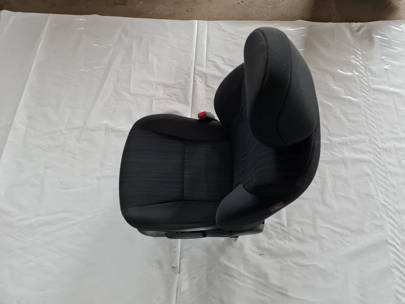 Priekšējais kreisais sēdeklis priekš TOYOTA AURIS 2007 1 Priekšējais kreisais sēdeklis priekš TOYOTA AURIS 2007