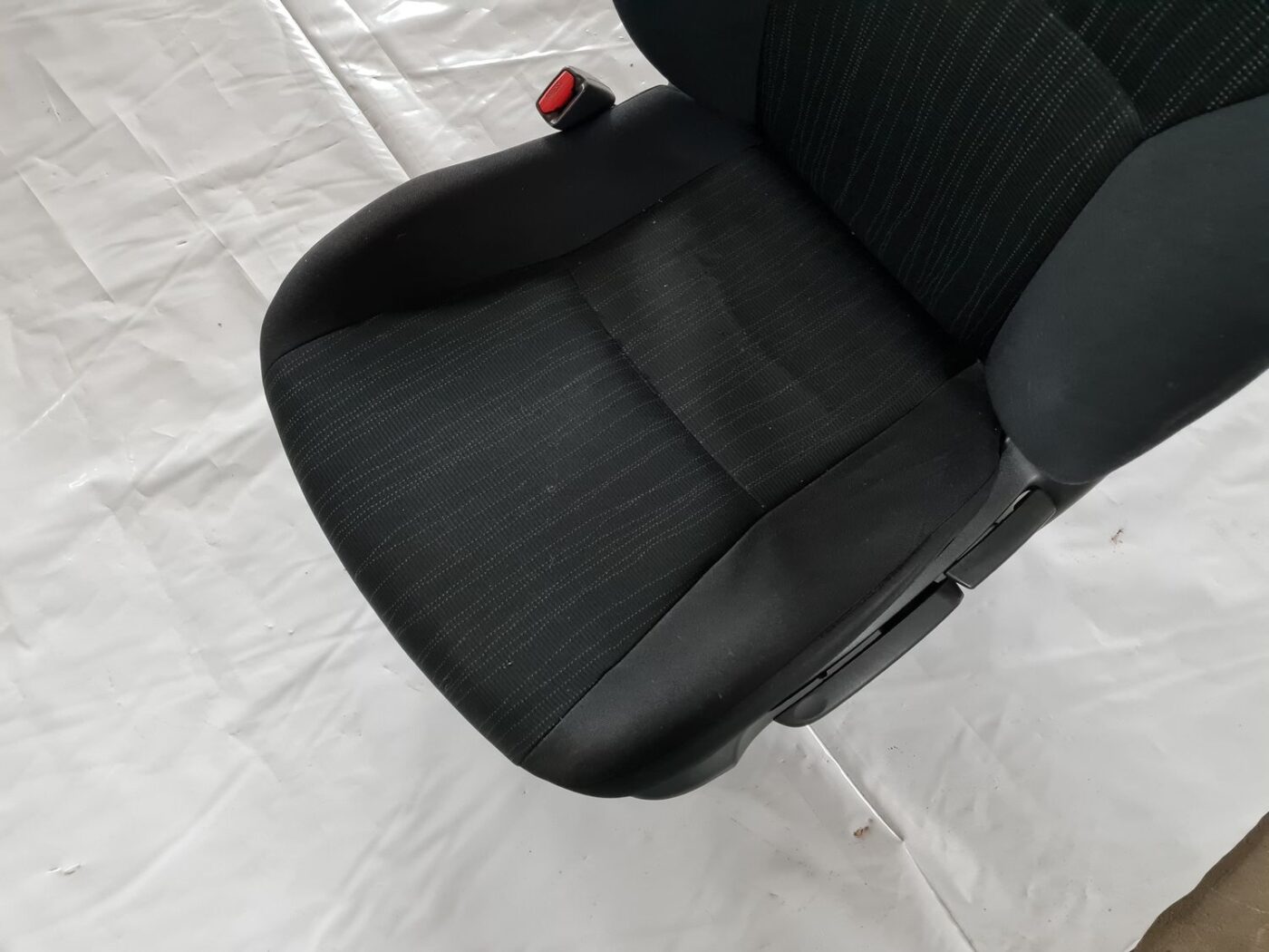 Priekšējais kreisais sēdeklis priekš TOYOTA AURIS 2007 2 Priekšējais kreisais sēdeklis priekš TOYOTA AURIS 2007