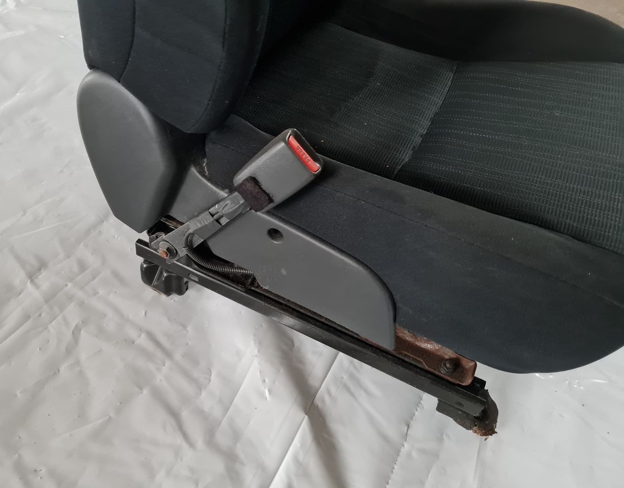 Priekšējais kreisais sēdeklis priekš TOYOTA AURIS 2007 4 Priekšējais kreisais sēdeklis priekš TOYOTA AURIS 2007