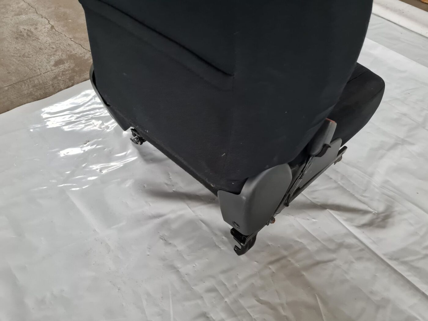 Priekšējais kreisais sēdeklis priekš TOYOTA AURIS 2007 3 Priekšējais kreisais sēdeklis priekš TOYOTA AURIS 2007