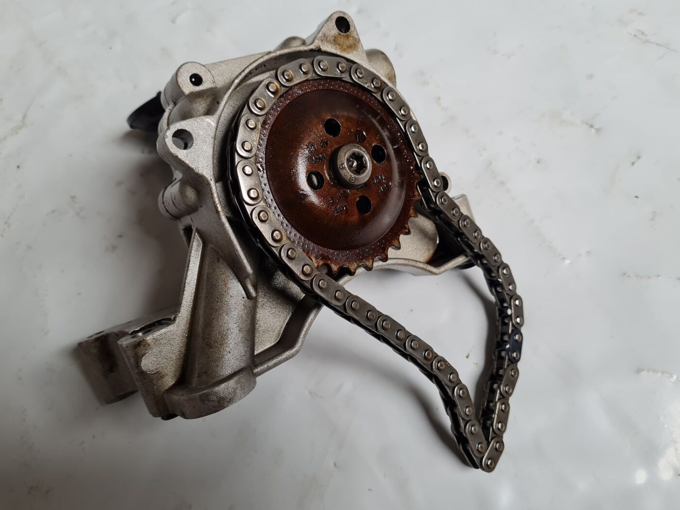 Eļļas sūknis priekš VW GOLF 5 2004 2 Eļļas sūknis priekš VW GOLF 5 2004