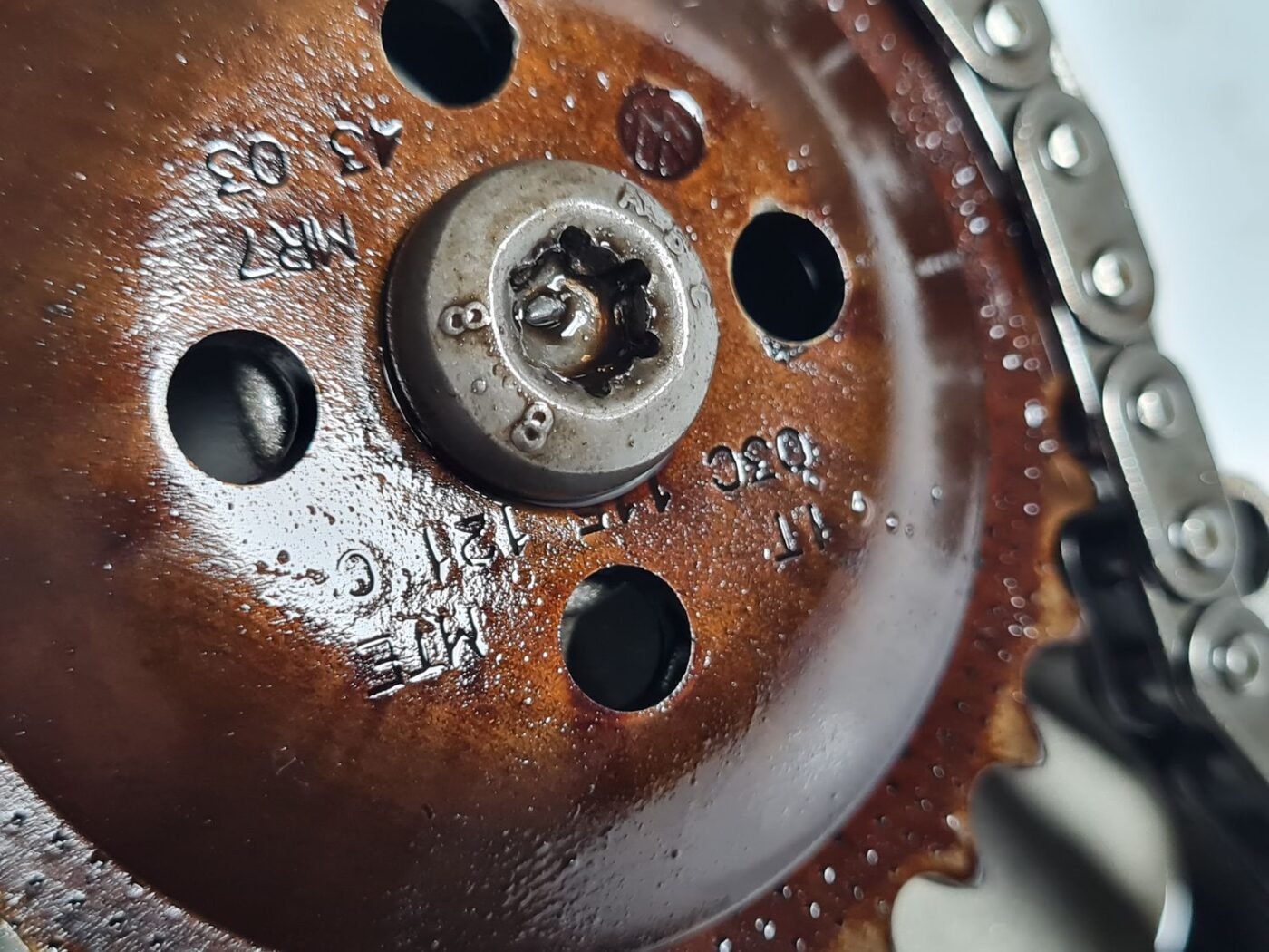 Eļļas sūknis priekš VW GOLF 5 2004 8 Eļļas sūknis priekš VW GOLF 5 2004