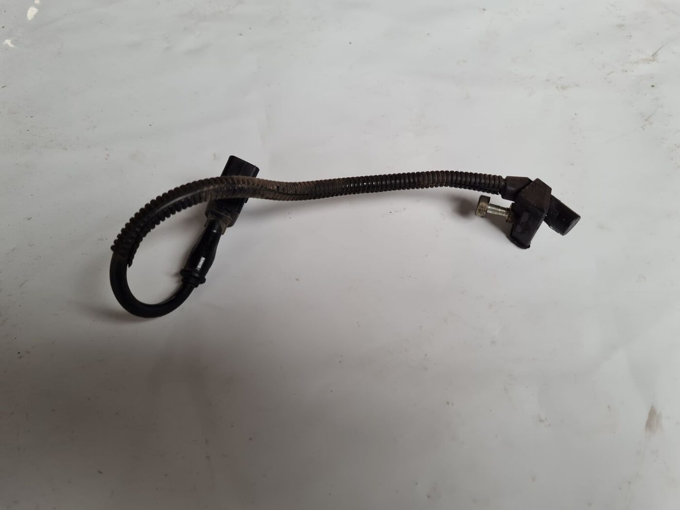 Kloķvārpstas devējs priekš VW GOLF 5 2004 2 Kloķvārpstas devējs priekš VW GOLF 5 2004