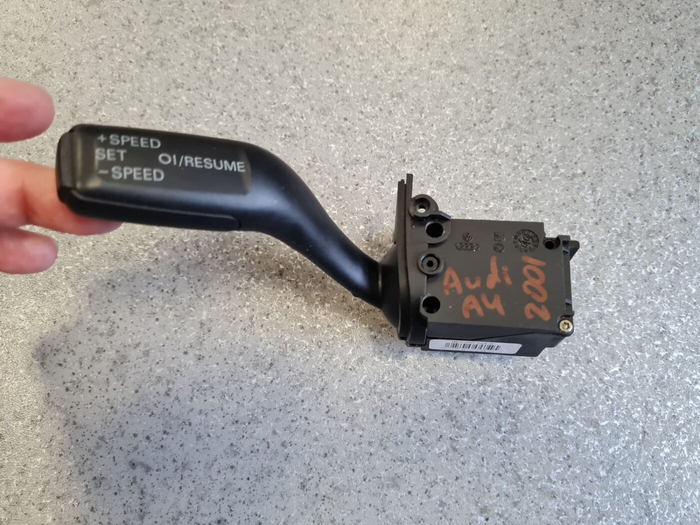 Kruīza kontroles rokturis/poga priekš AUDI A4 2001 6 Kruīza kontroles rokturis/poga priekš AUDI A4 2001