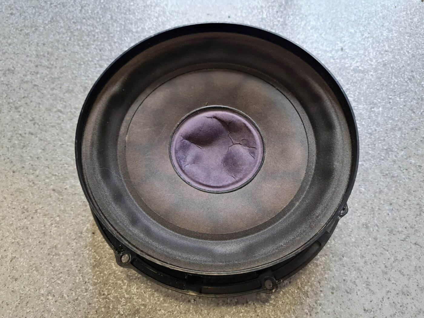 Durvju skaļrunis, apakšā priekš VW TOURAN 2005 2 Durvju skaļrunis, apakšā priekš VW TOURAN 2005