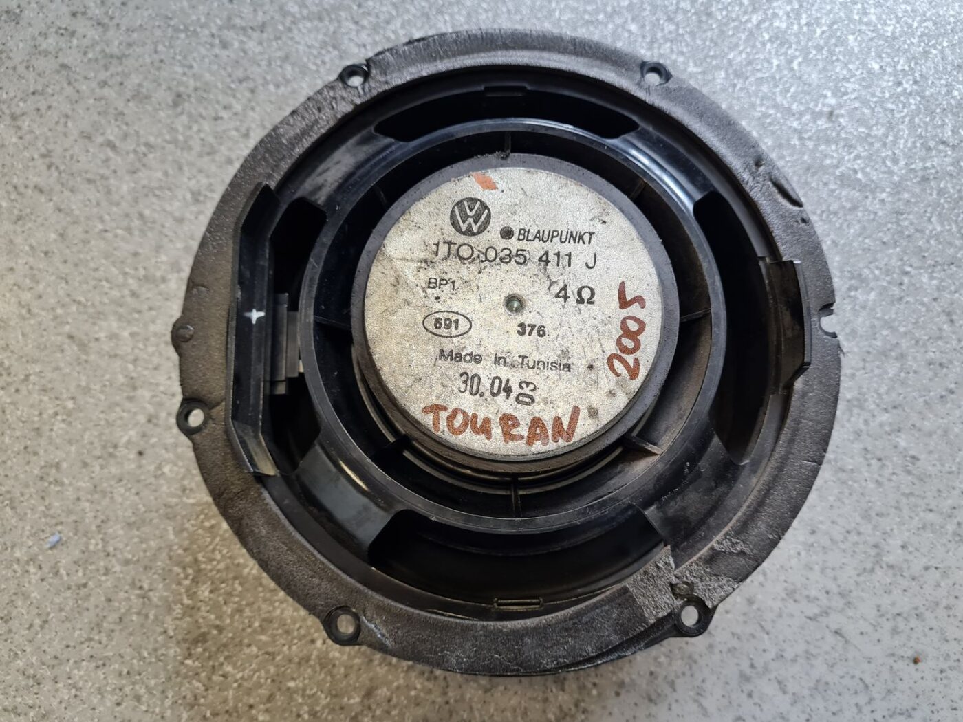 Durvju skaļrunis, apakšā priekš VW TOURAN 2005 5 Durvju skaļrunis, apakšā priekš VW TOURAN 2005