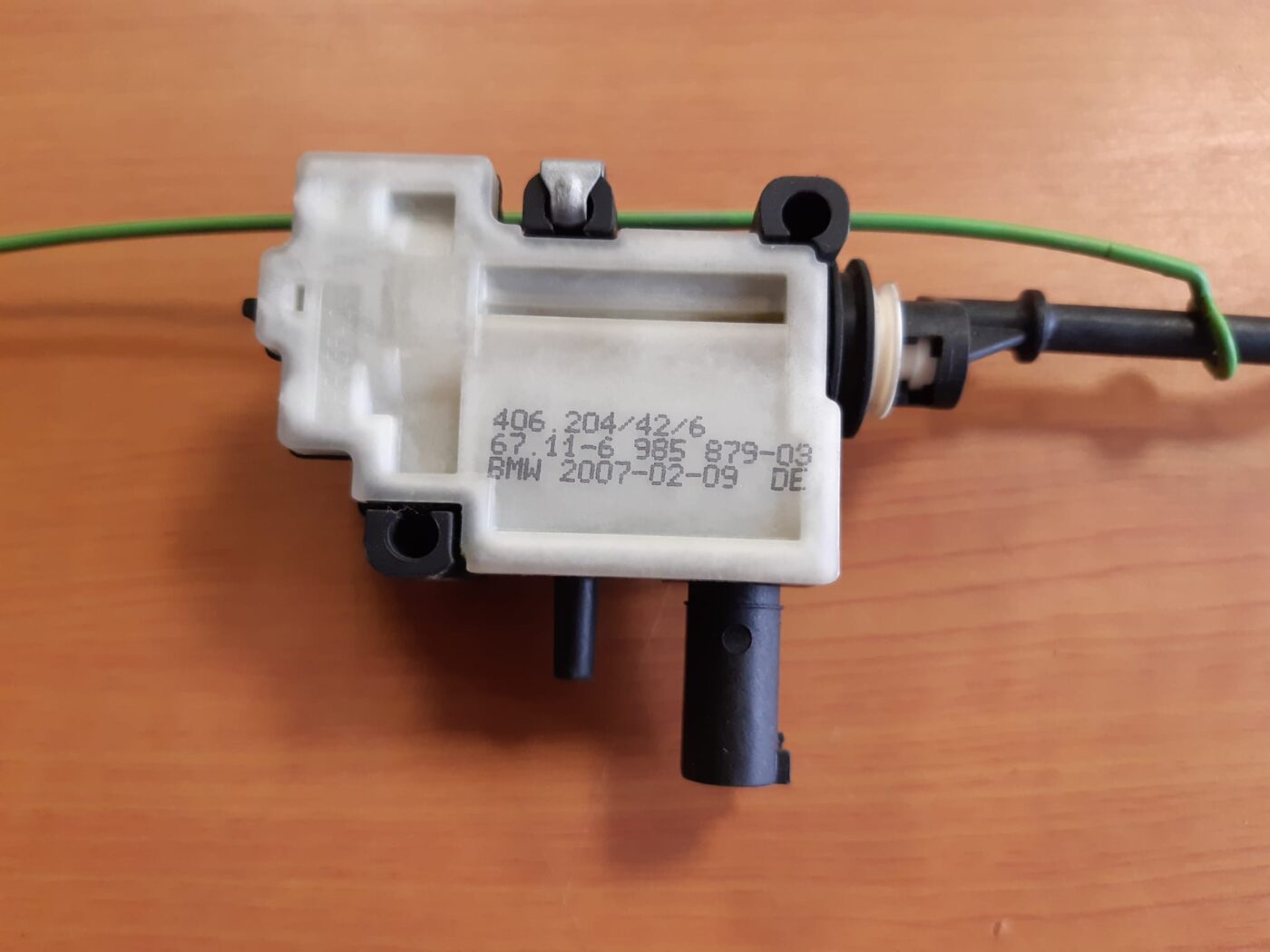 Degvielas tvertnes vāka slēdzene priekš BMW 123 E87 2008 BLACK 2 Degvielas tvertnes vāka slēdzene priekš BMW 123 E87 2008 BLACK