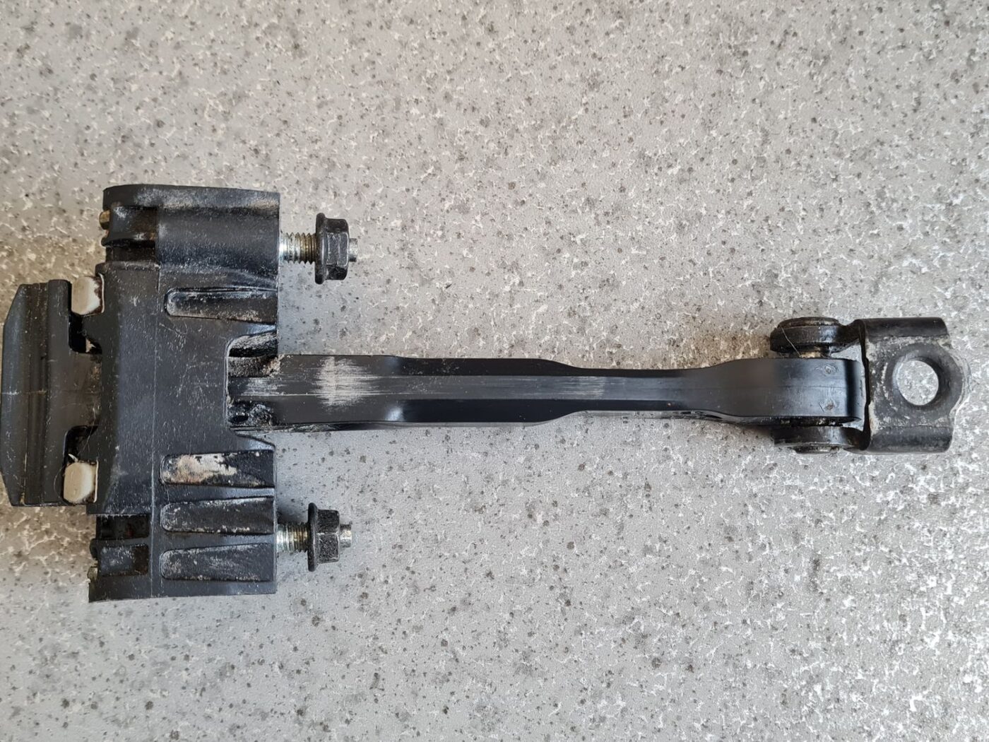 Durvju pietura priekš VOLVO S40 2007 7 Durvju pietura priekš VOLVO S40 2007