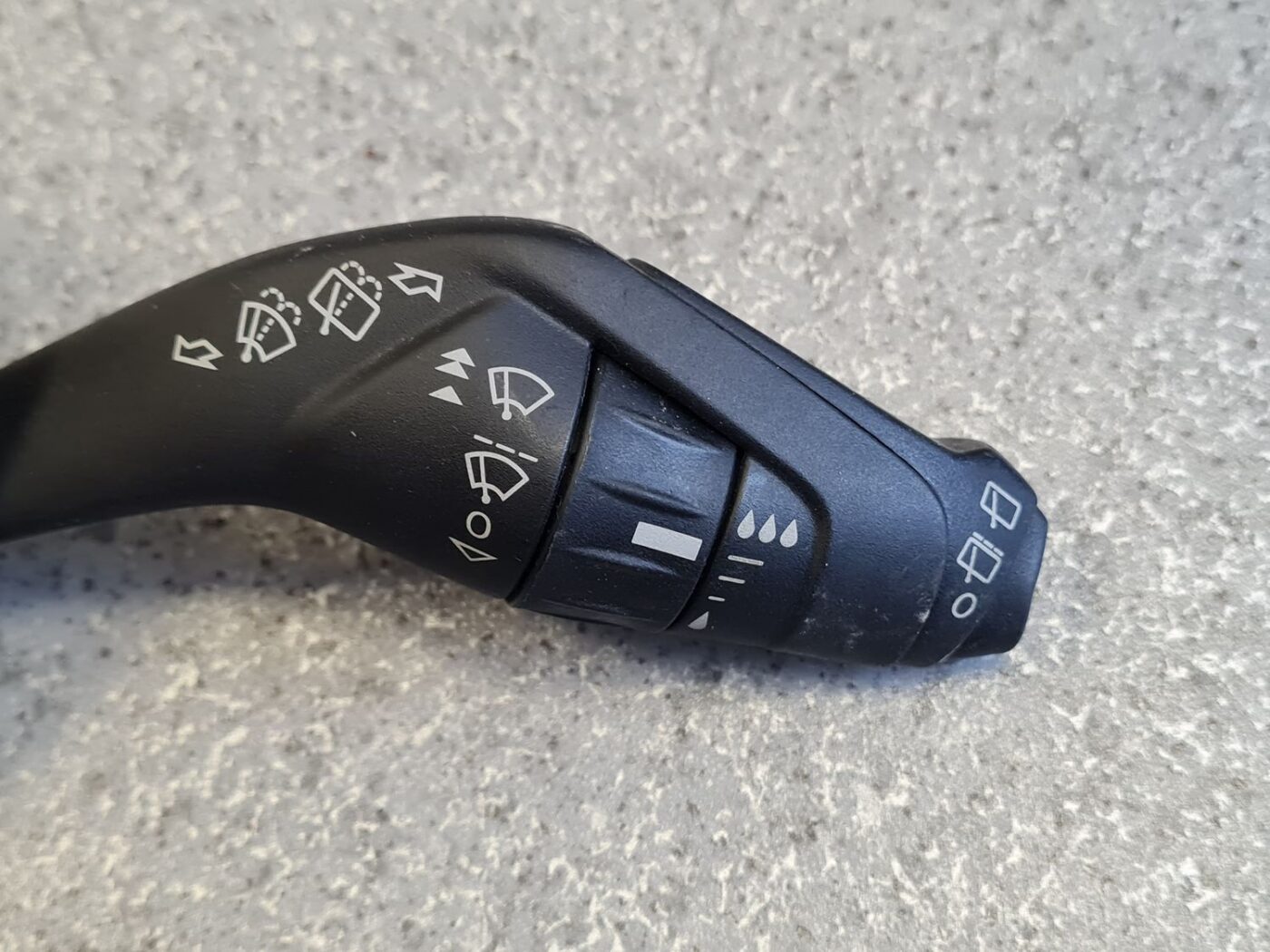 Stikla tīrītāja slēdzis priekš FORD FOCUS 2016 UNIVERSAL 2 Stikla tīrītāja slēdzis priekš FORD FOCUS 2016 UNIVERSAL