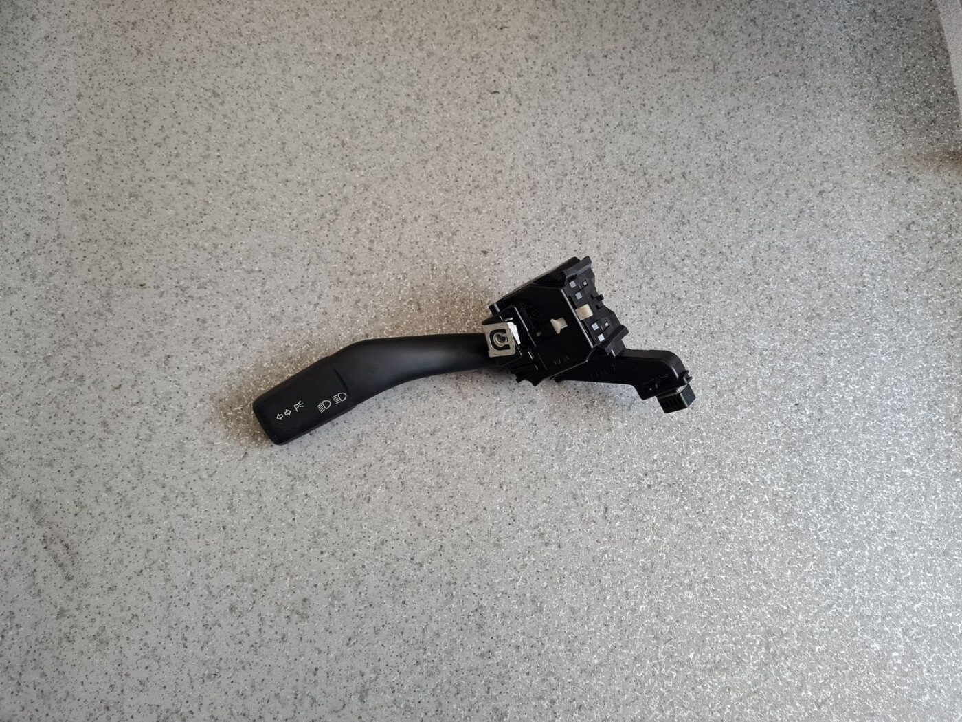 Pagrieziena rādītāju slēdzis priekš VW GOLF 5 2006