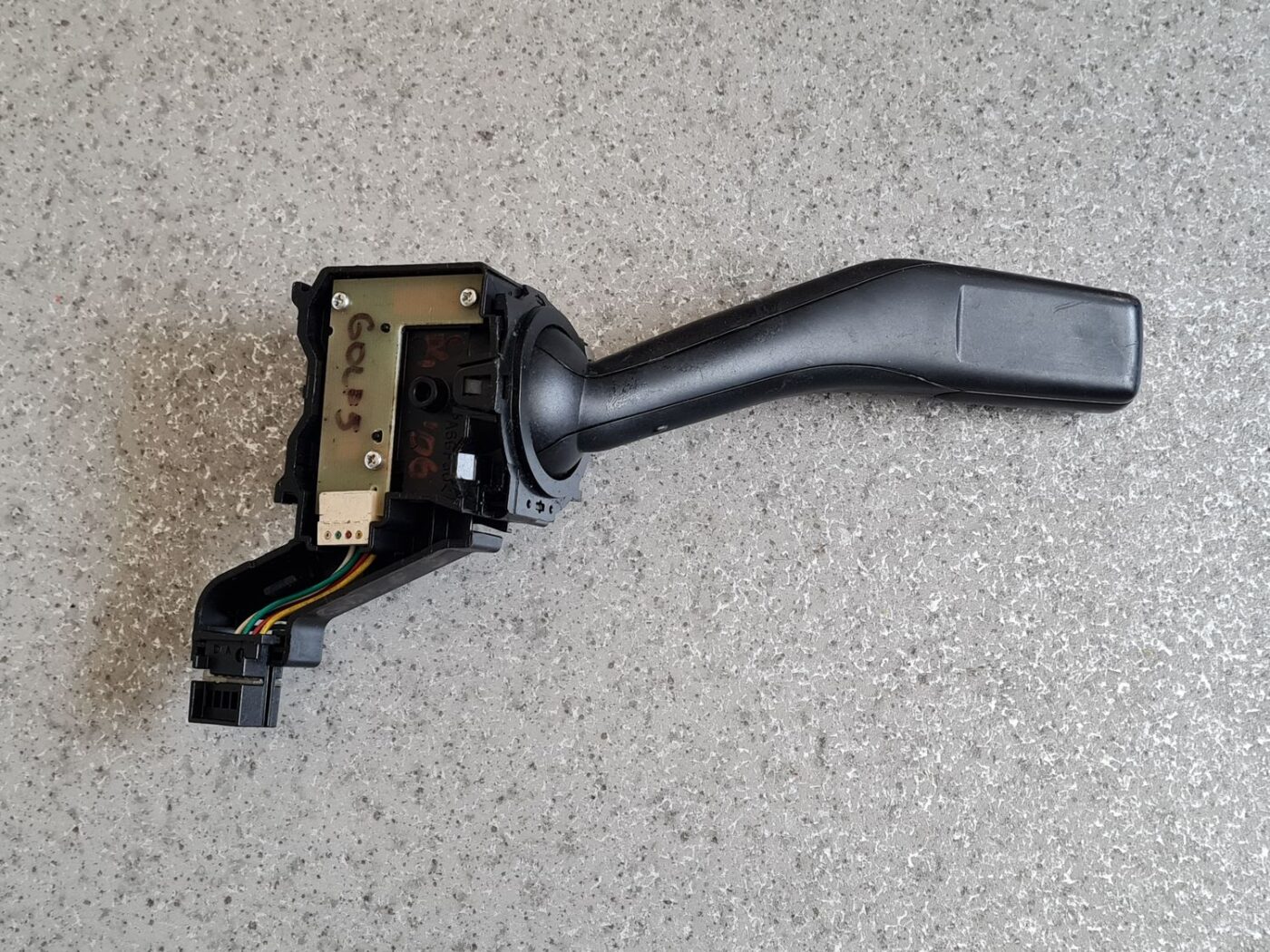 Pagrieziena rādītāju slēdzis priekš VW GOLF 5 2006