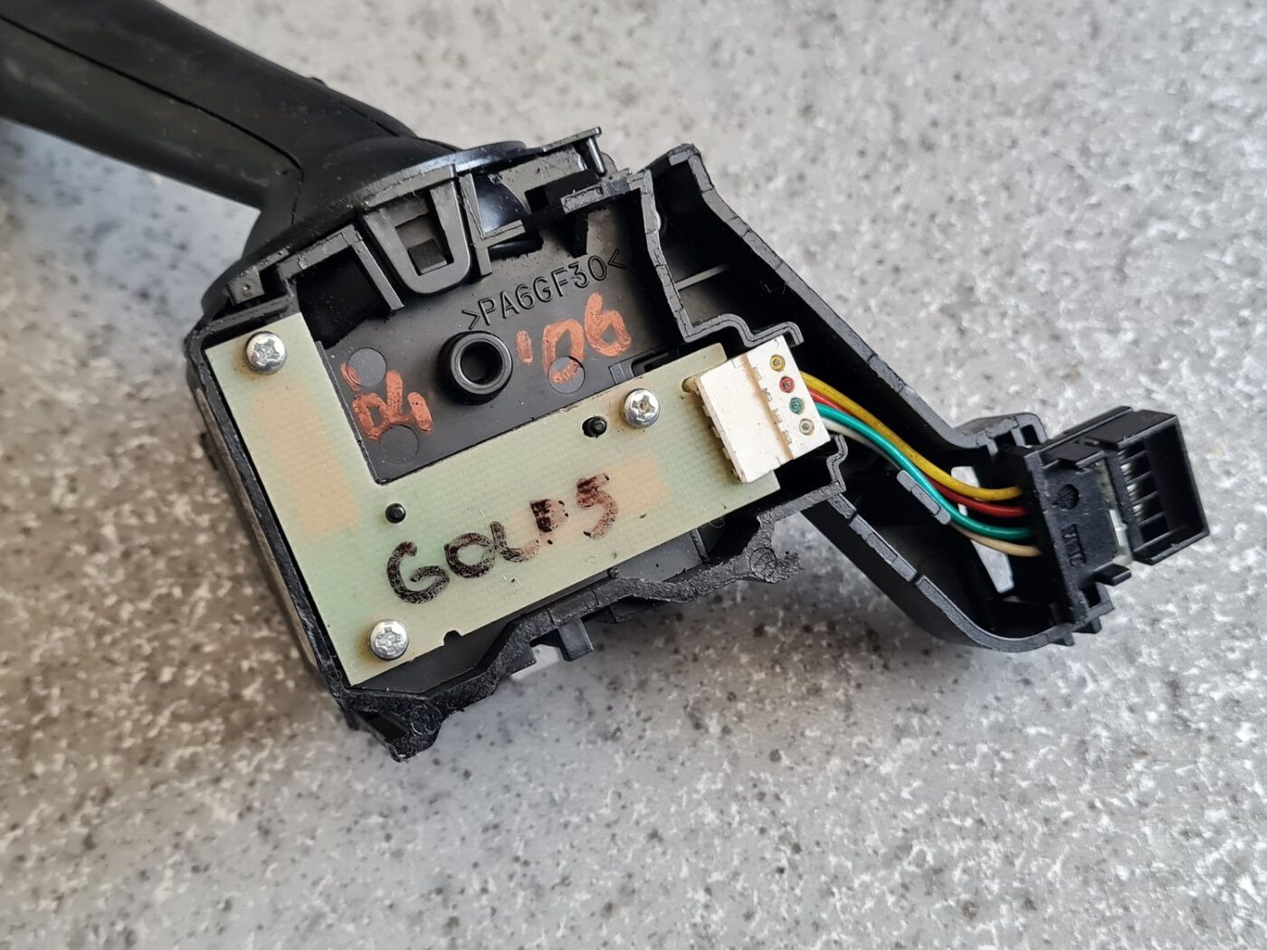 Pagrieziena rādītāju slēdzis priekš VW GOLF 5 2006