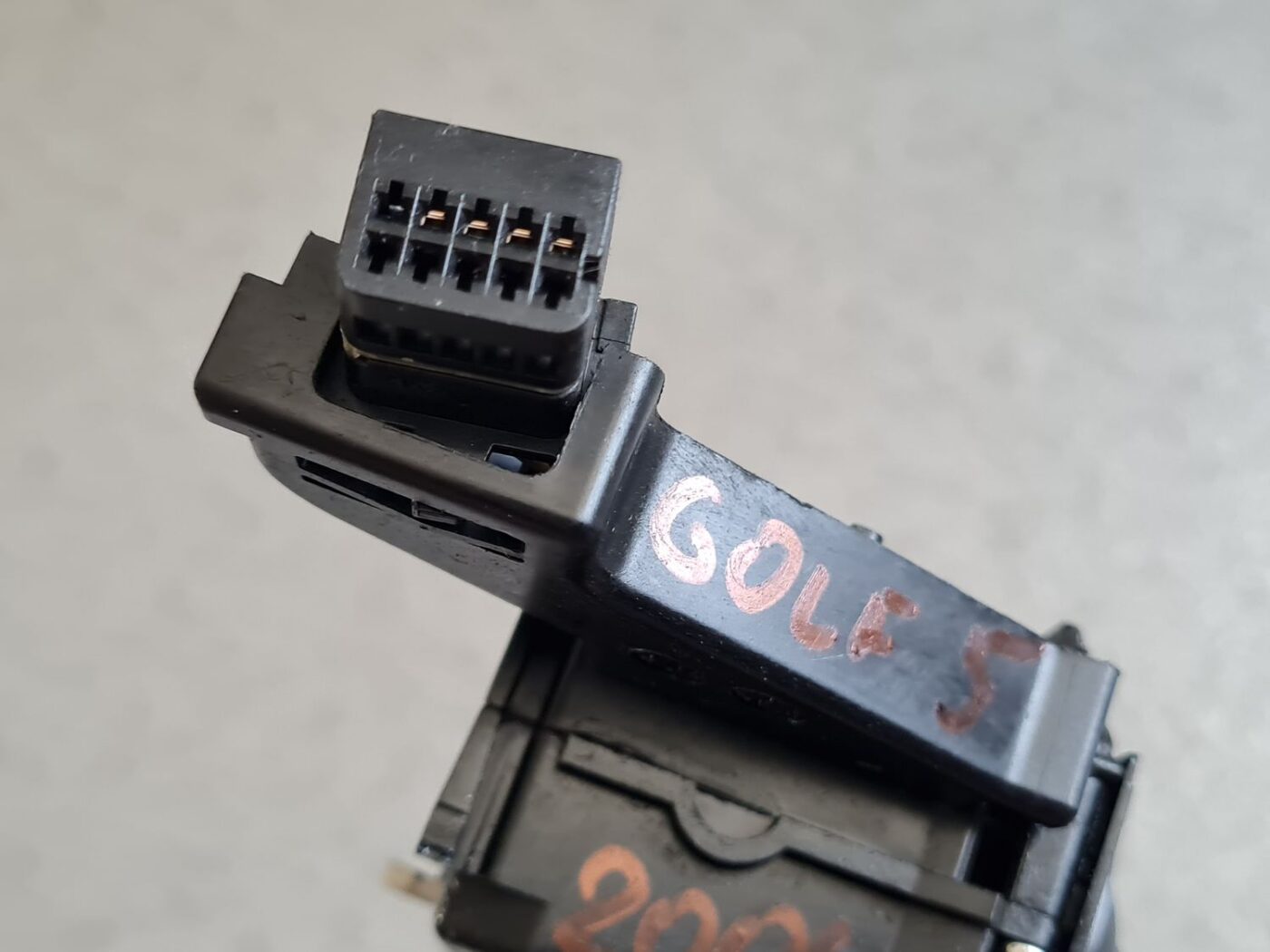 Pagrieziena rādītāju slēdzis priekš VW GOLF 5 2006