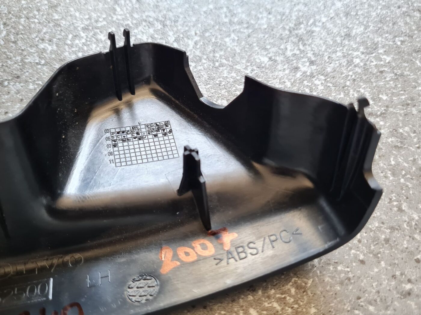 Atpakaļskata spoguļa apdare (salonā) priekš VOLVO S40 2007 5 Atpakaļskata spoguļa apdare (salonā) priekš VOLVO S40 2007