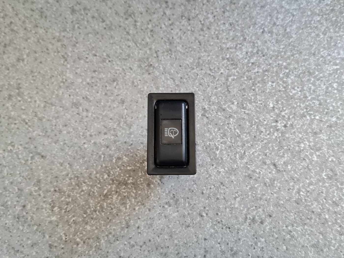 Lukturu mazgātāja poga priekš TOYOTA AVENSIS 2004 1 Lukturu mazgātāja poga priekš TOYOTA AVENSIS 2004