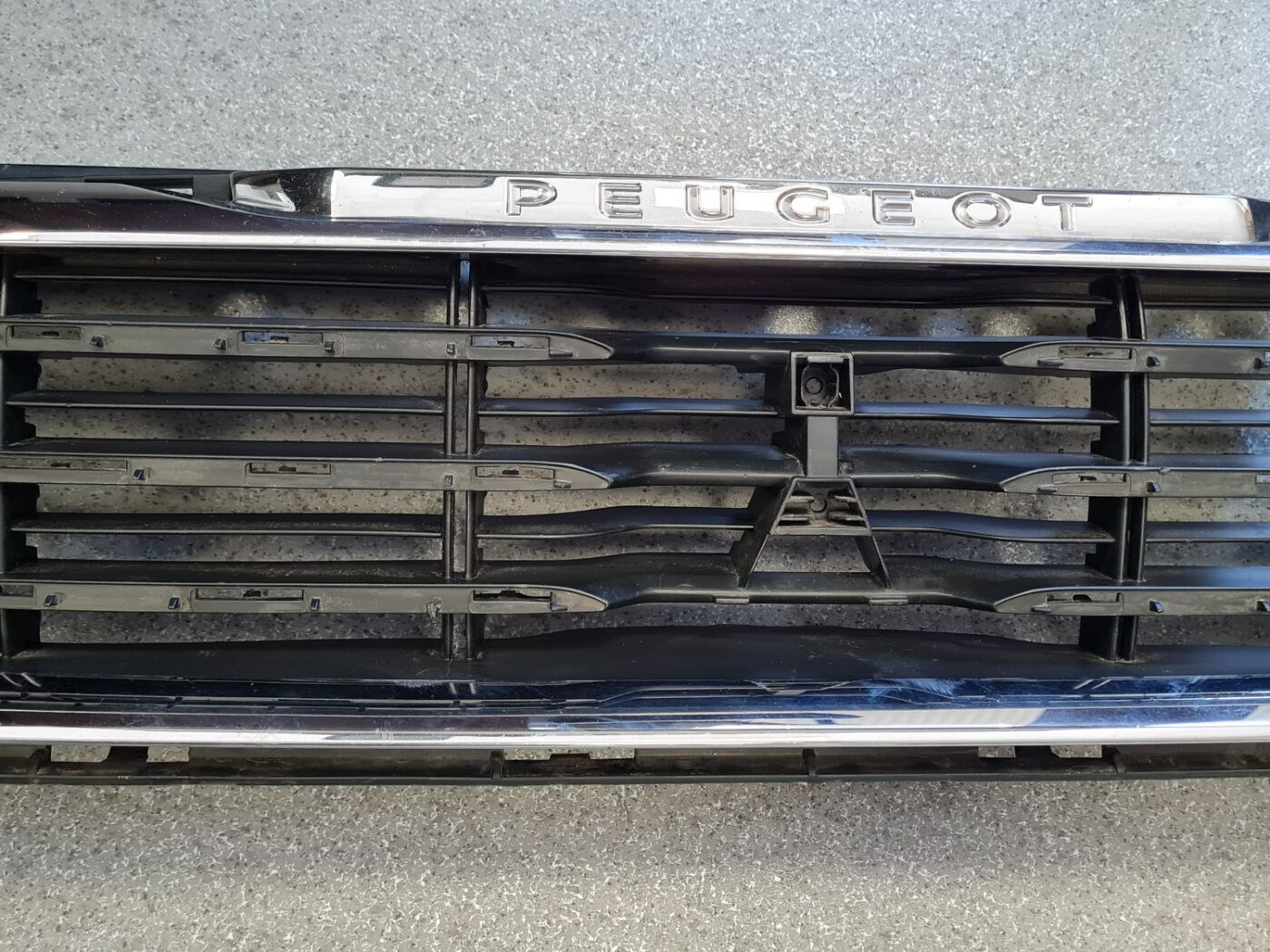 Bufera reste priekš PEUGEOT 508 2014-2016