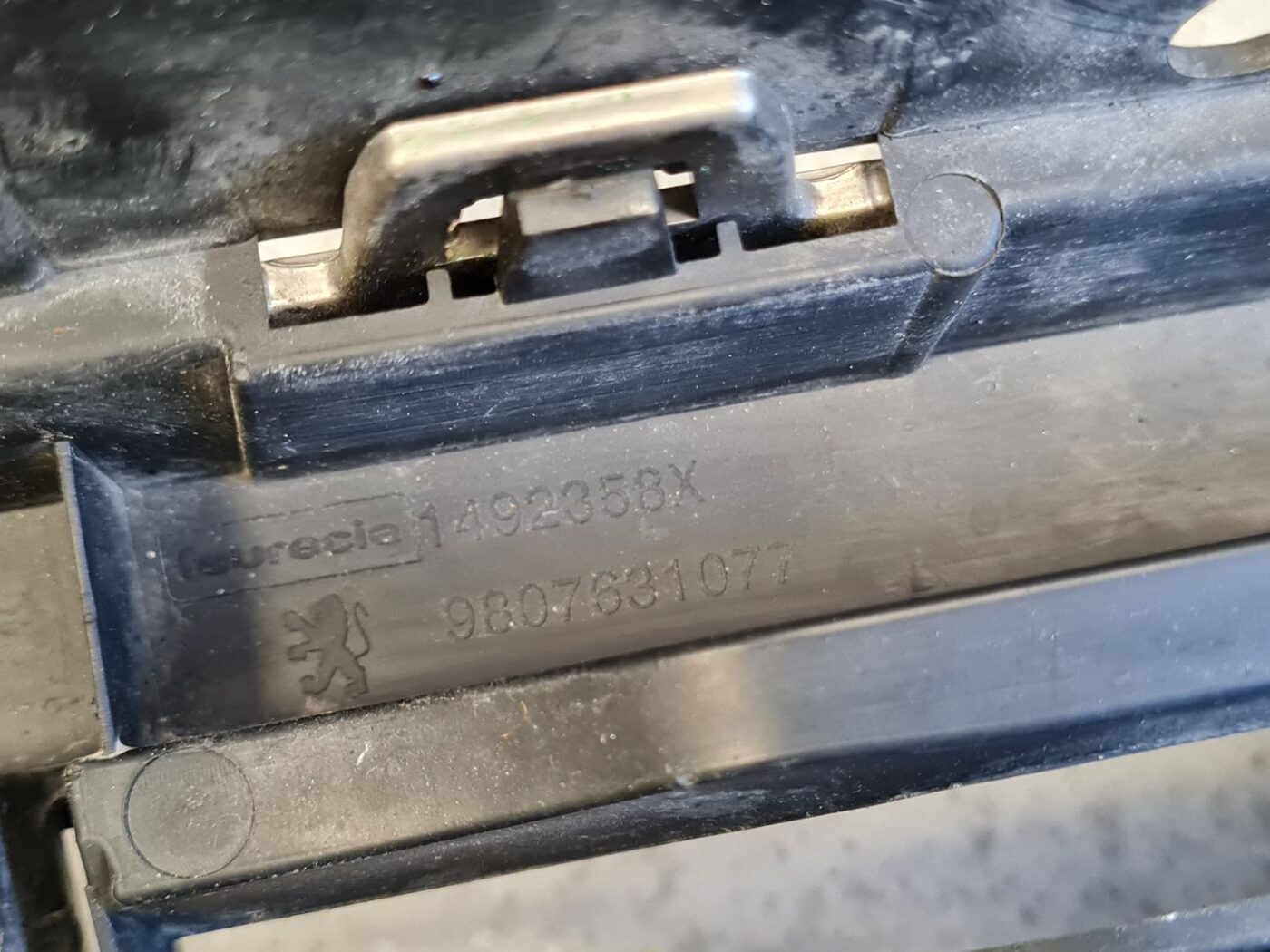 Bufera reste priekš PEUGEOT 508 2014-2016