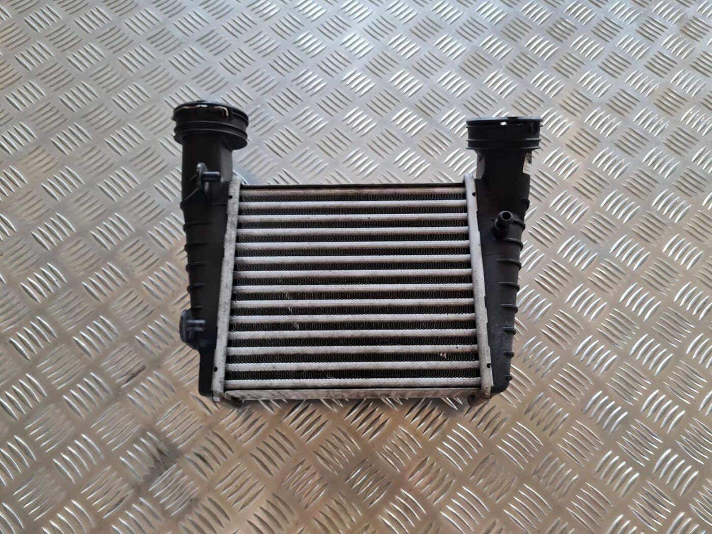 Interkūleris priekš VW PASSAT 2004 UNIVERSAL GREY 1 Interkūleris priekš VW PASSAT 2004 UNIVERSAL GREY